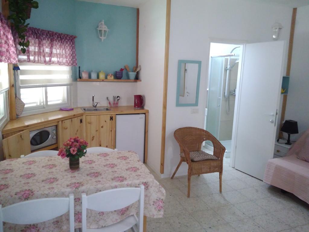 Jordan Valley One Room Apartment Menaẖemya Dış mekan fotoğraf